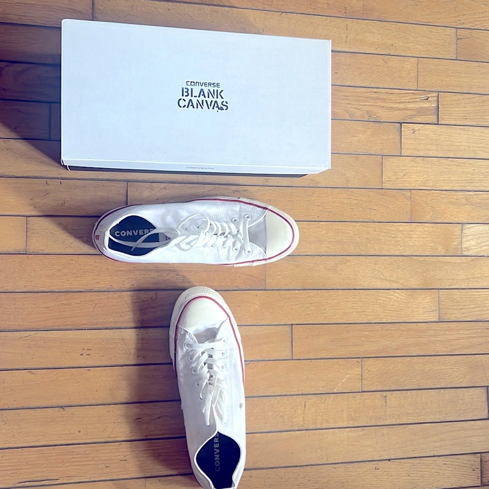 Men’s canvas white converse tennis shoes size 12 worn only a few times